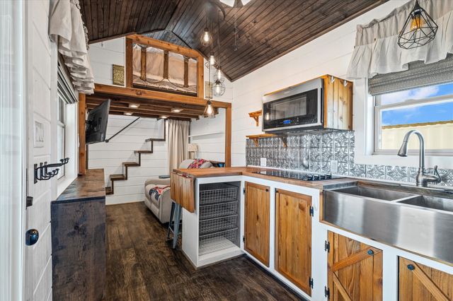 139 County Road 2156, Gainesville, TX 76240