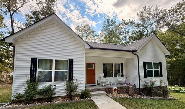1021 Woodmont Dr, Dickson, TN 37055