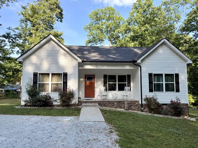 1021 Woodmont Dr, Dickson, TN 37055