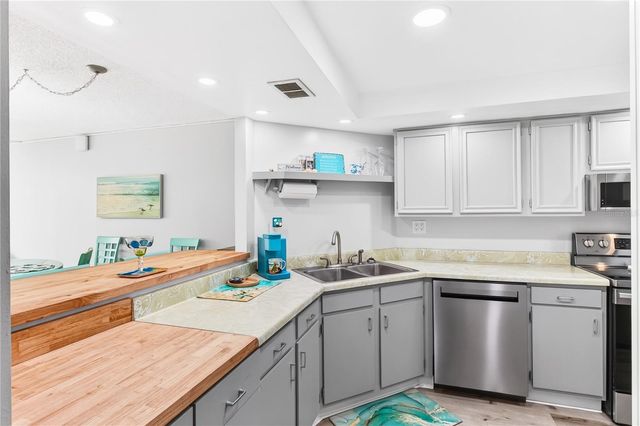 7400 SUN ISLAND DRIVE S 203, South Pasadena, FL 33707