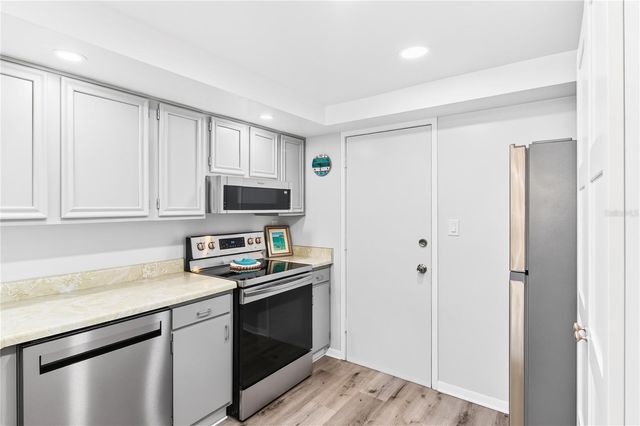 7400 SUN ISLAND DRIVE S 203, South Pasadena, FL 33707