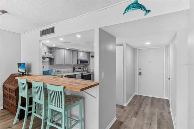 7400 SUN ISLAND DRIVE S 203, South Pasadena, FL 33707