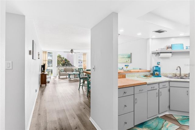 7400 SUN ISLAND DRIVE S 203, South Pasadena, FL 33707