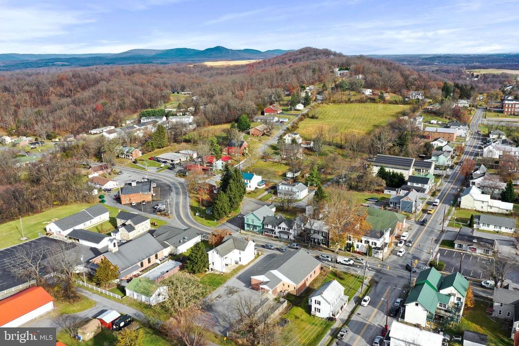 100 W MAIN ST, Hedgesville, WV 25427