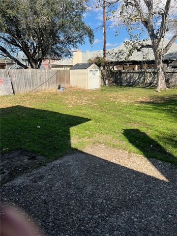 119 San Saba Dr, Portland, TX 78374