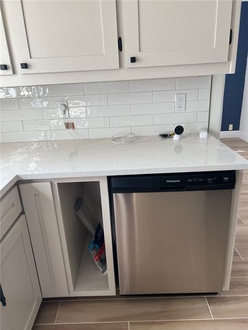 119 San Saba Dr, Portland, TX 78374