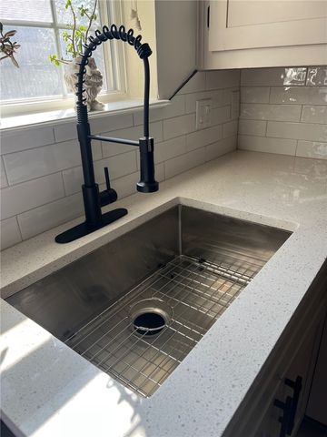 119 San Saba Dr, Portland, TX 78374