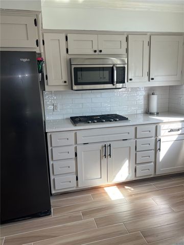 119 San Saba Dr, Portland, TX 78374