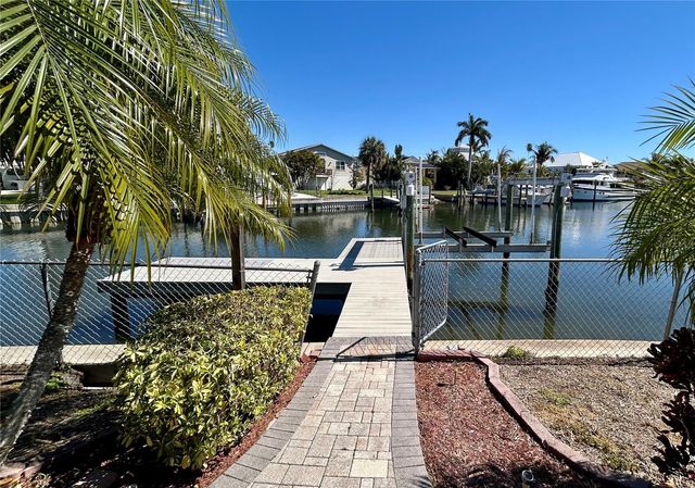 5541 BAYOU GRANDE BOULEVARD NE, St Petersburg, FL 33703