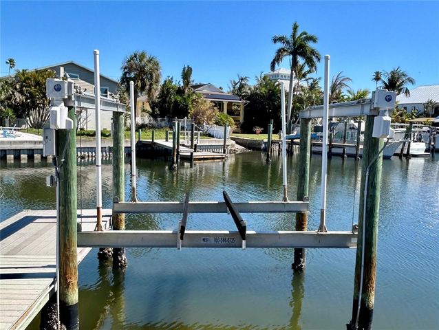 5541 BAYOU GRANDE BOULEVARD NE, St Petersburg, FL 33703