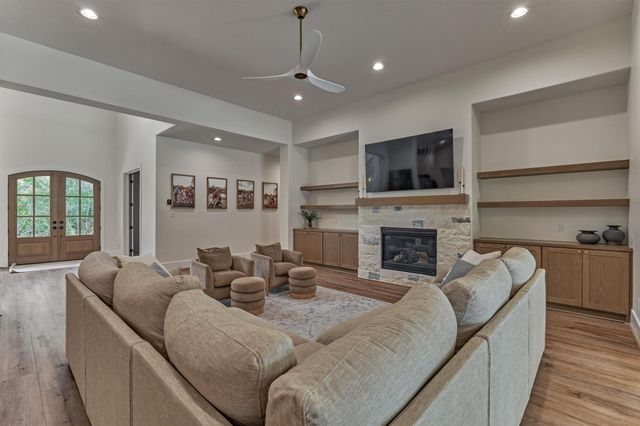 8616 Grand Lake Estates Drive, Montgomery, TX 77316