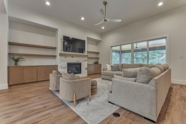 8616 Grand Lake Estates Drive, Montgomery, TX 77316