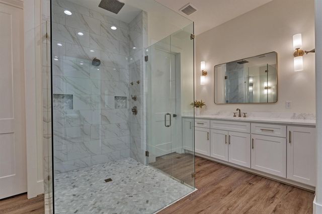 8616 Grand Lake Estates Drive, Montgomery, TX 77316