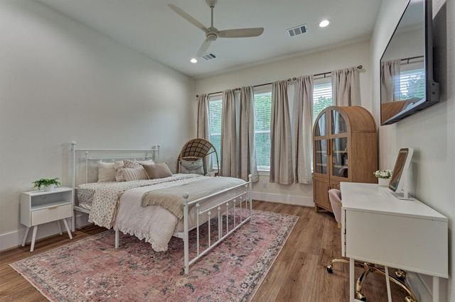 8616 Grand Lake Estates Drive, Montgomery, TX 77316
