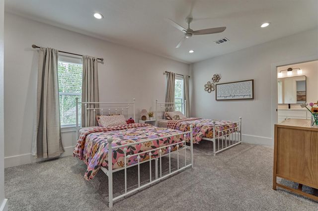 8616 Grand Lake Estates Drive, Montgomery, TX 77316