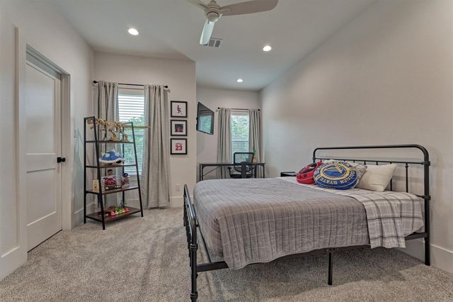 8616 Grand Lake Estates Drive, Montgomery, TX 77316