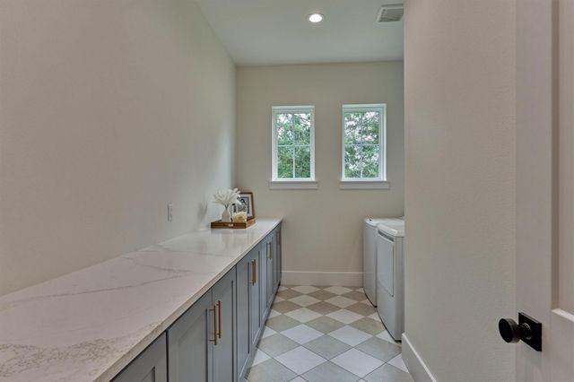 8616 Grand Lake Estates Drive, Montgomery, TX 77316