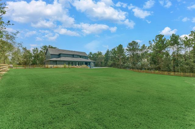 8616 Grand Lake Estates Drive, Montgomery, TX 77316
