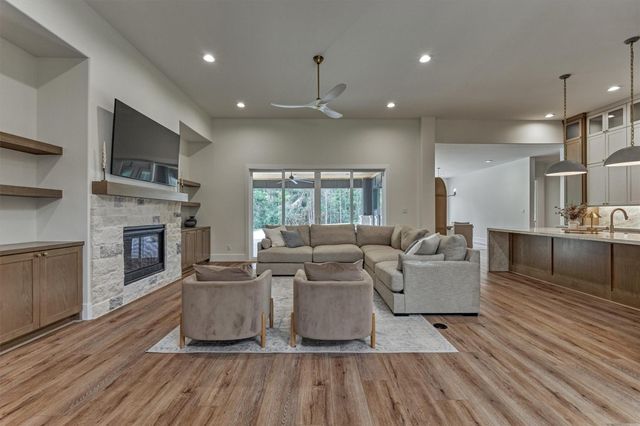 8616 Grand Lake Estates Drive, Montgomery, TX 77316