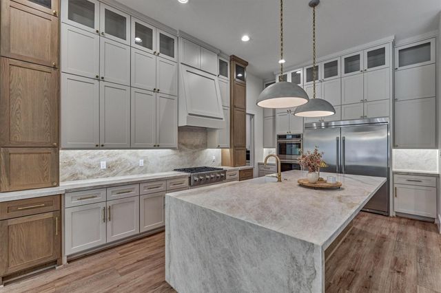8616 Grand Lake Estates Drive, Montgomery, TX 77316