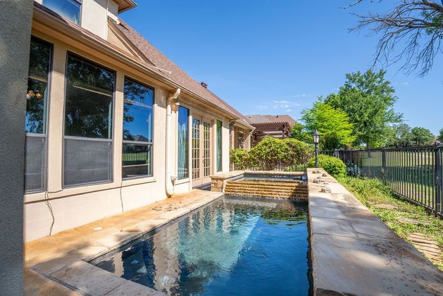 1860 Masters Drive, Desoto, TX 75115