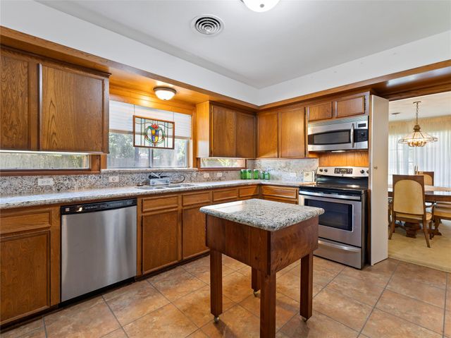 2721 Oak Drive, Bay City, TX 77414