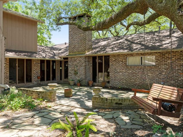 2721 Oak Drive, Bay City, TX 77414