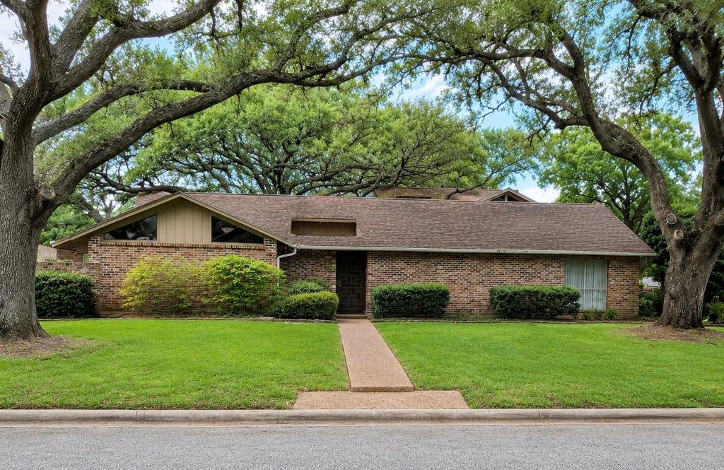 2721 Oak Drive, Bay City, TX 77414