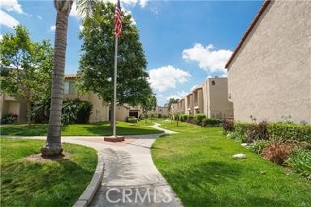 700 W La Veta Avenue G8, Orange, CA 92868