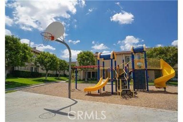 700 W La Veta Avenue G8, Orange, CA 92868