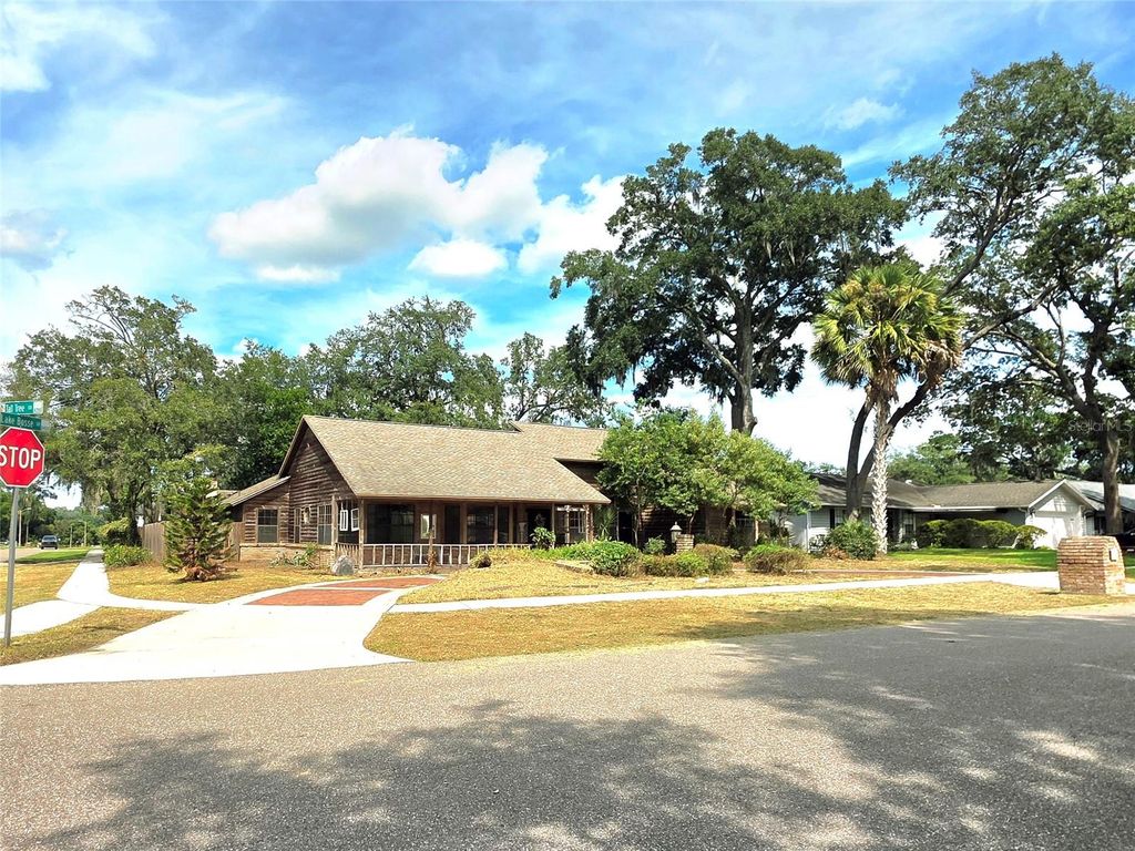 Image 2 of property listing at 4231 TALL TREE DRIVE, Orlando, FL 32810