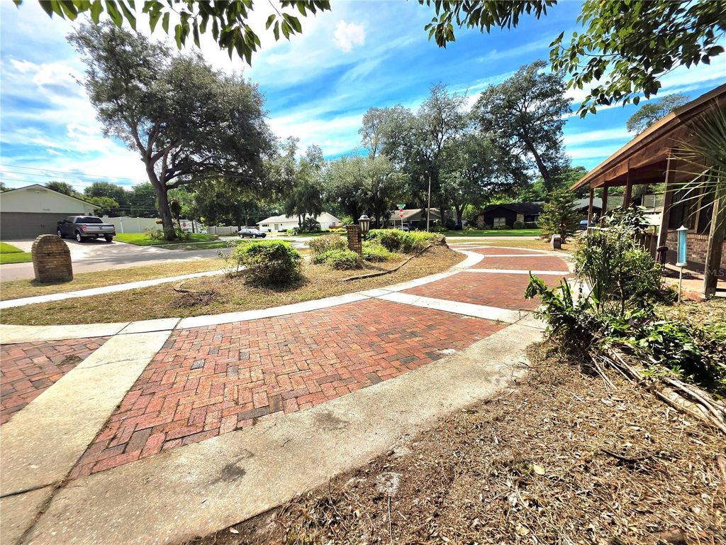 Image 12 of property listing at 4231 TALL TREE DRIVE, Orlando, FL 32810