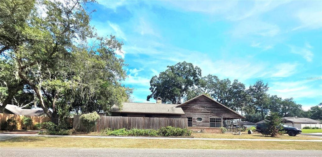 Image 15 of property listing at 4231 TALL TREE DRIVE, Orlando, FL 32810