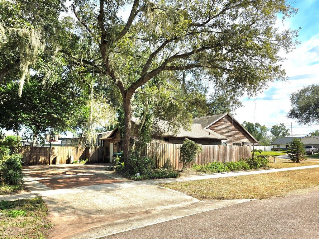 Image 16 of property listing at 4231 TALL TREE DRIVE, Orlando, FL 32810