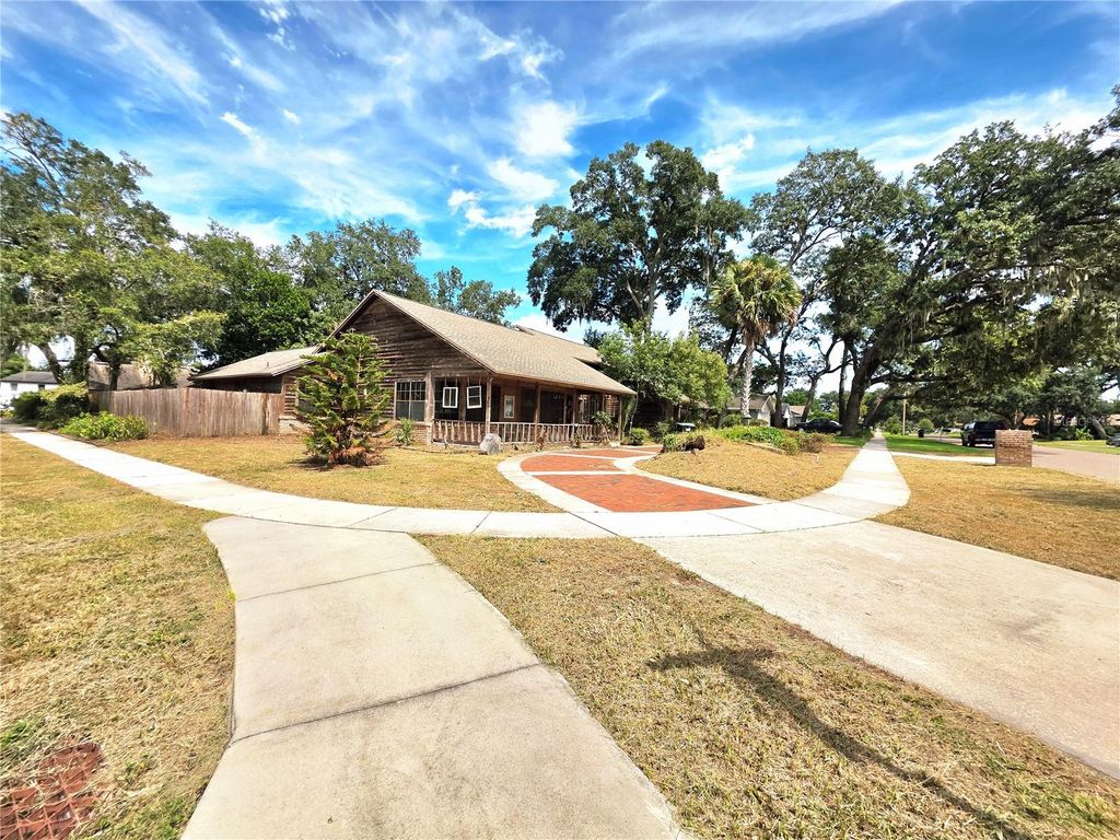 Image 3 of property listing at 4231 TALL TREE DRIVE, Orlando, FL 32810