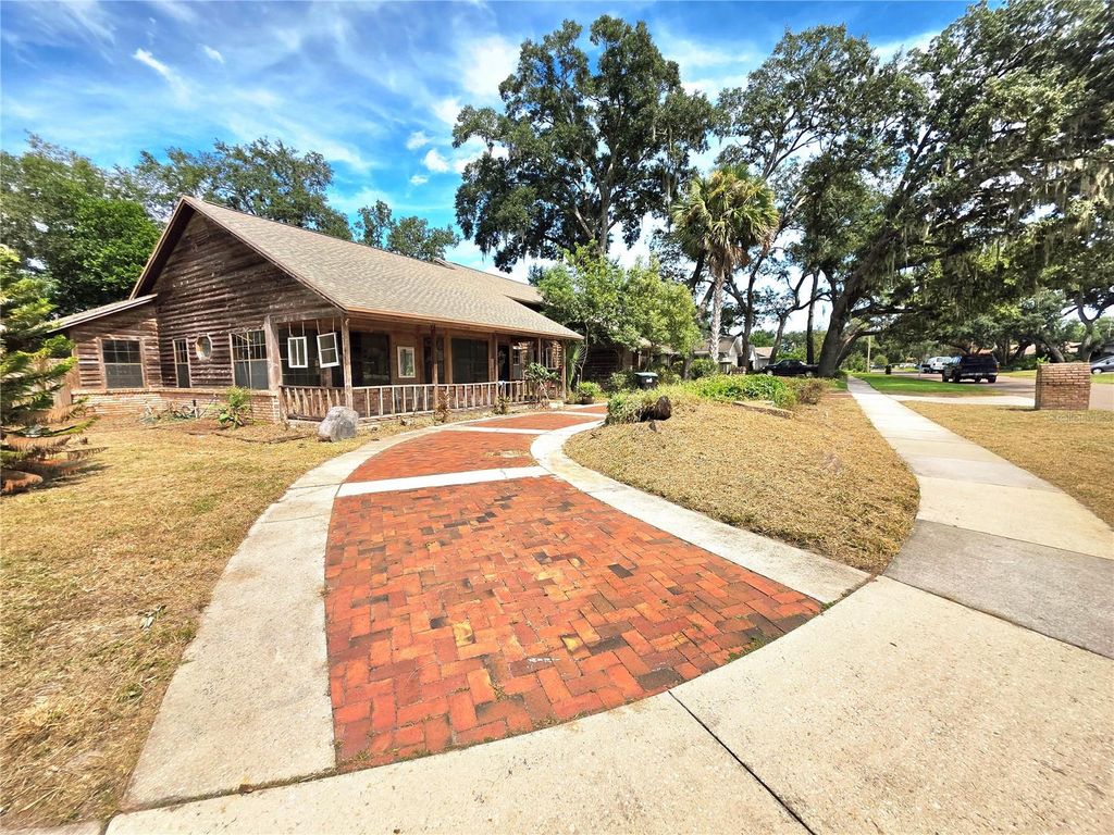 Image 4 of property listing at 4231 TALL TREE DRIVE, Orlando, FL 32810