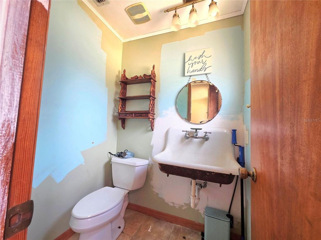 Image 38 of property listing at 4231 TALL TREE DRIVE, Orlando, FL 32810