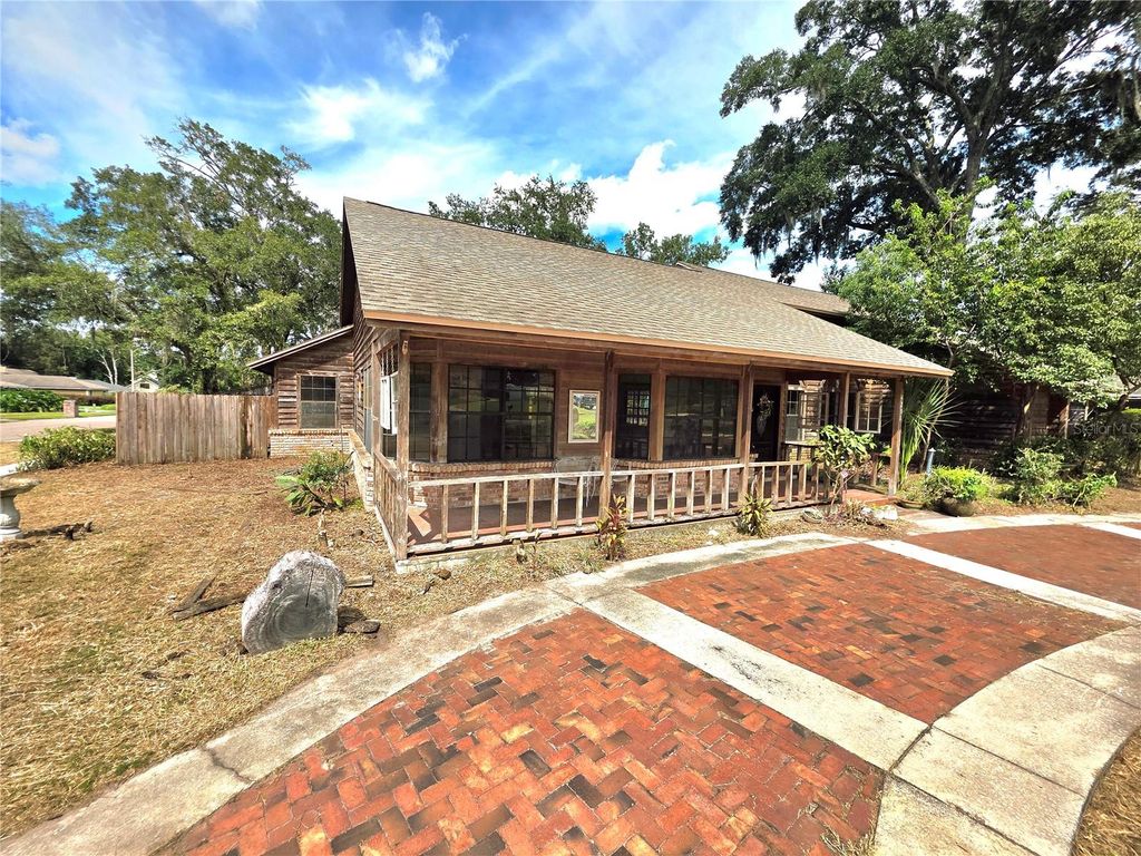 Image 5 of property listing at 4231 TALL TREE DRIVE, Orlando, FL 32810