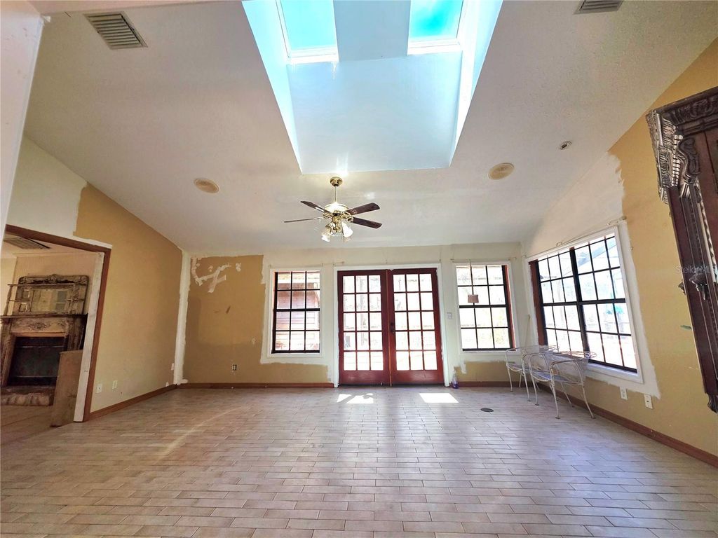 Image 41 of property listing at 4231 TALL TREE DRIVE, Orlando, FL 32810