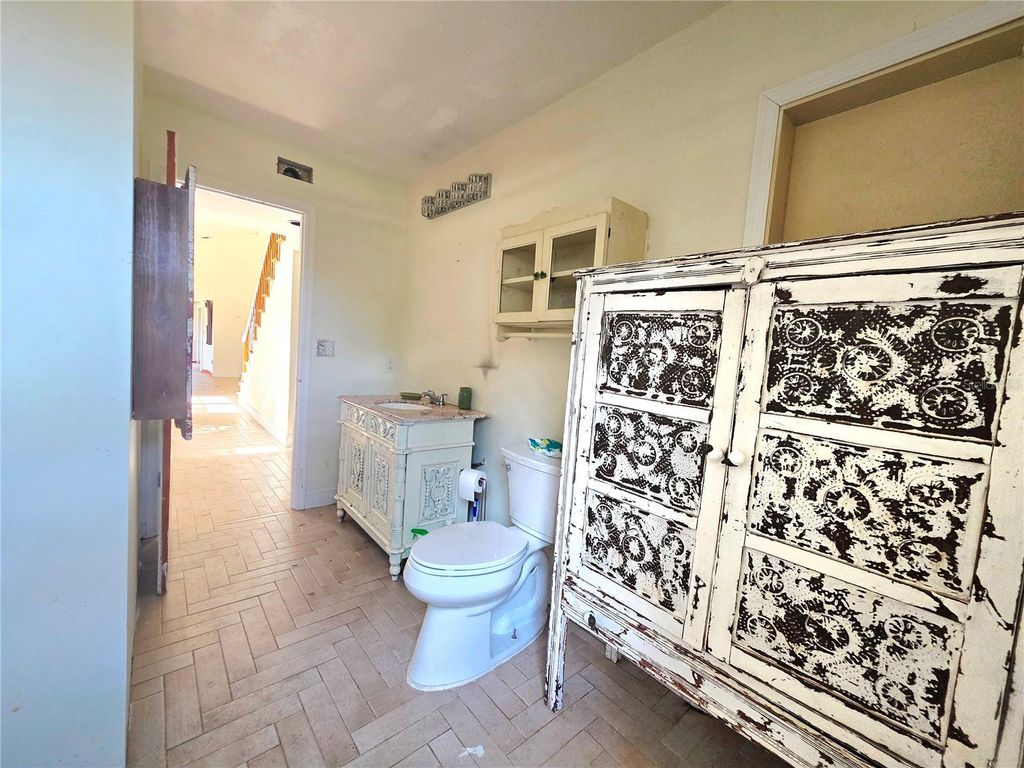 Image 59 of property listing at 4231 TALL TREE DRIVE, Orlando, FL 32810
