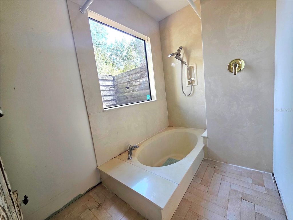 Image 61 of property listing at 4231 TALL TREE DRIVE, Orlando, FL 32810