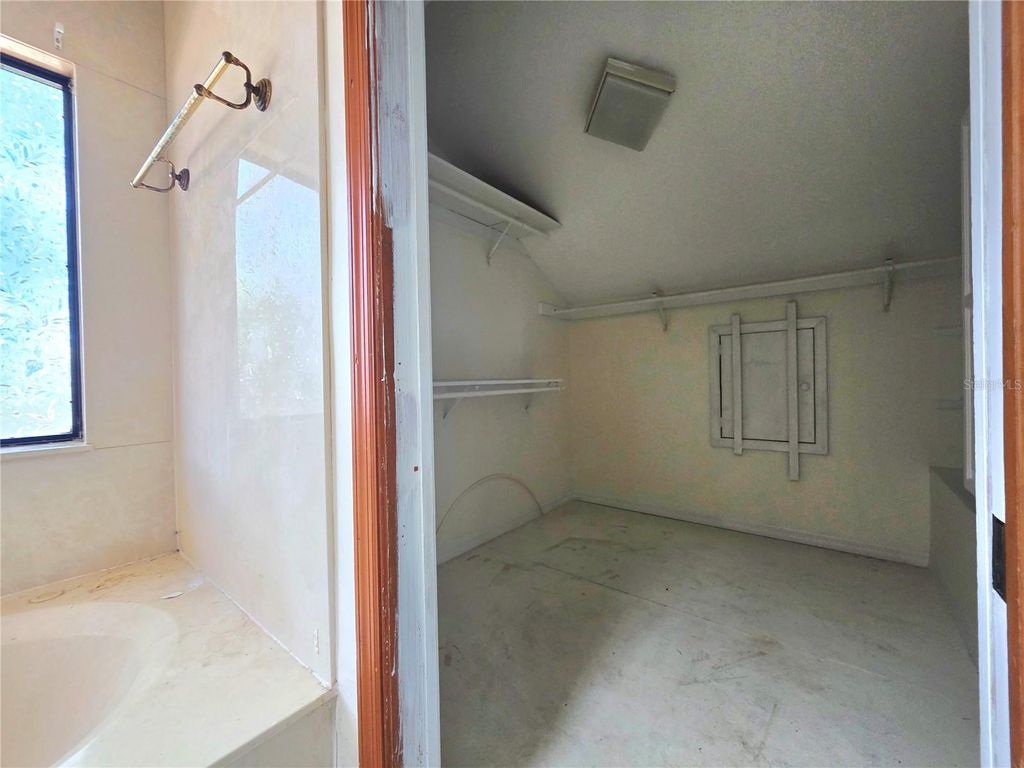 Image 67 of property listing at 4231 TALL TREE DRIVE, Orlando, FL 32810