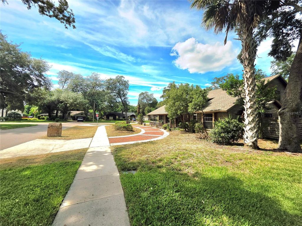 Image 8 of property listing at 4231 TALL TREE DRIVE, Orlando, FL 32810