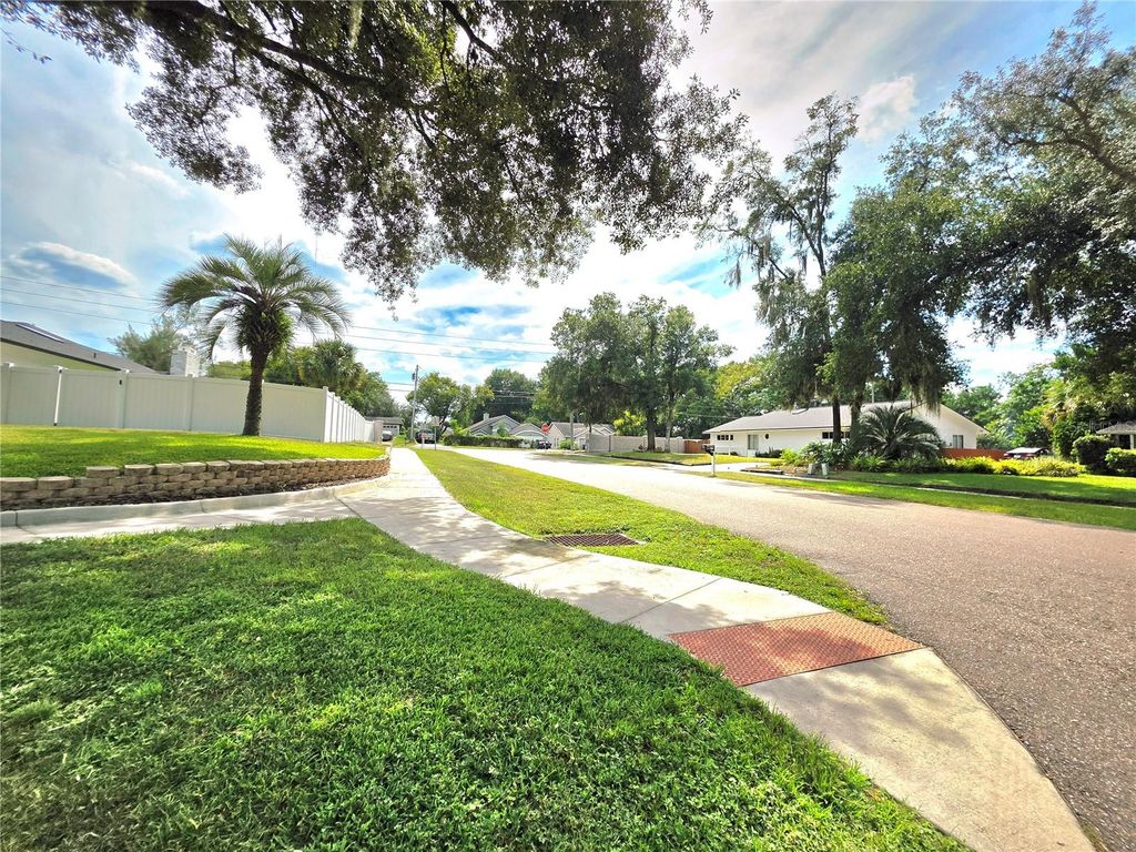 Image 82 of property listing at 4231 TALL TREE DRIVE, Orlando, FL 32810