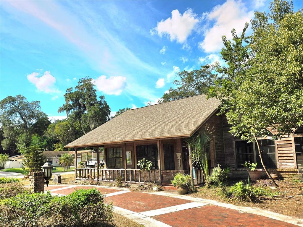 Image 10 of property listing at 4231 TALL TREE DRIVE, Orlando, FL 32810