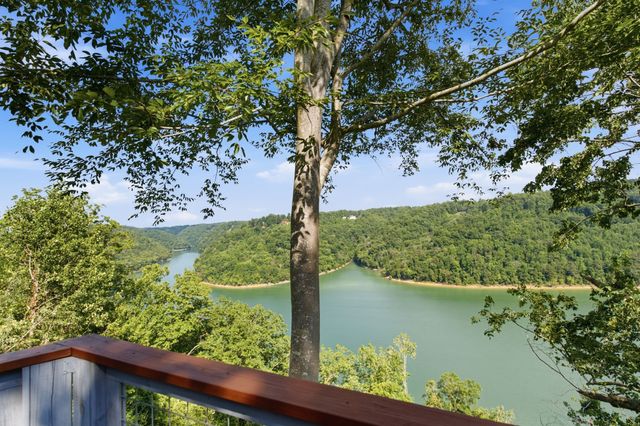 220 Summit Pointe Lane, Smithville, TN 37166