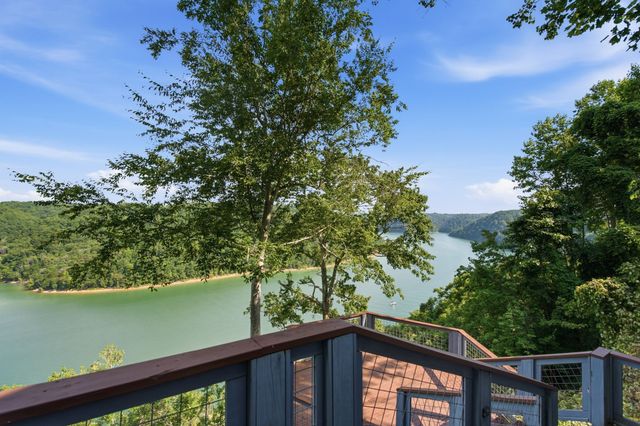 220 Summit Pointe Lane, Smithville, TN 37166