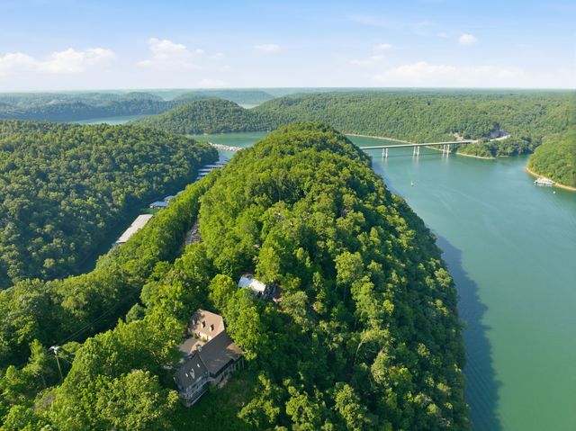 220 Summit Pointe Lane, Smithville, TN 37166