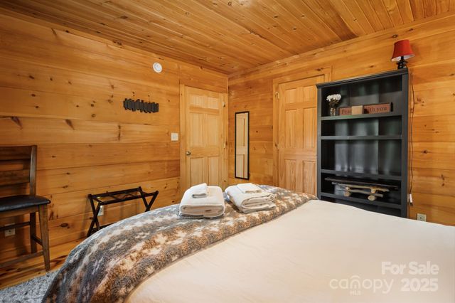 898 Morgan Hill Road, Black Mountain, NC 28711