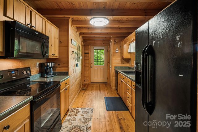 898 Morgan Hill Road, Black Mountain, NC 28711
